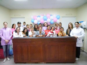 Read more about the article Hospital Arturo Grullón celebra dos años del Programa Mamá Canguro y beneficia más de 700 bebés prematuros