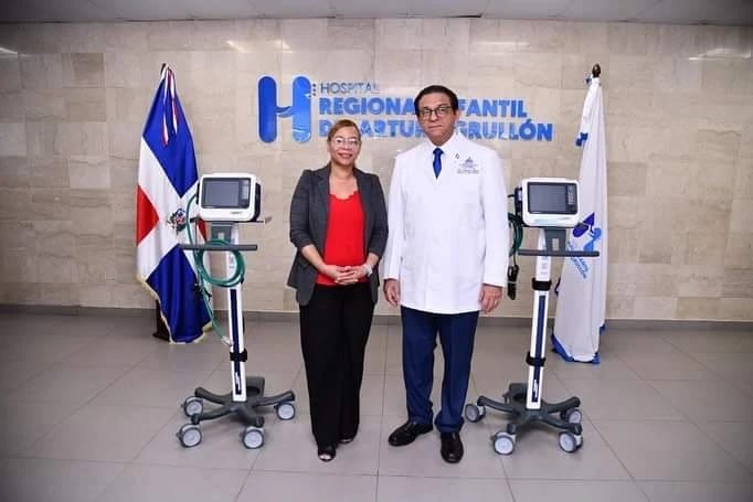 You are currently viewing Ministro de Salud Pública entrega ventiladores al Hospital Infantil Arturo Grullón