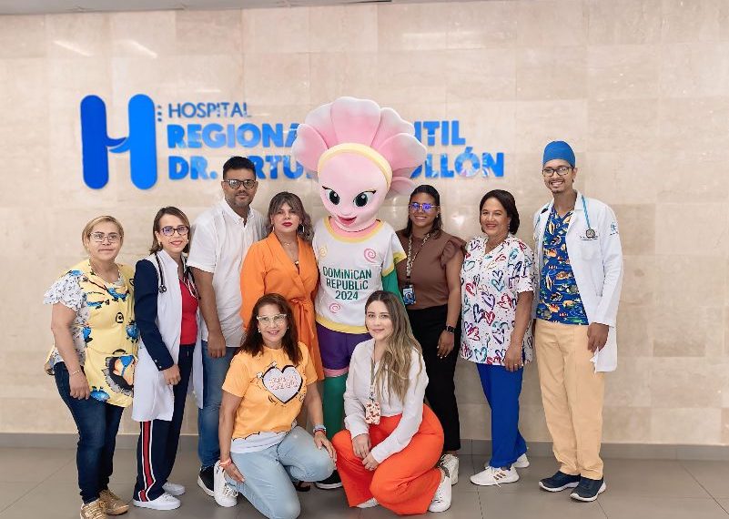 Hospital Pedi&aacute;trico Arturo Grull&oacute;n recibe con alegr&iacute;a a Tan&iacute;, la mascota del Mundial Femenino Sub-17