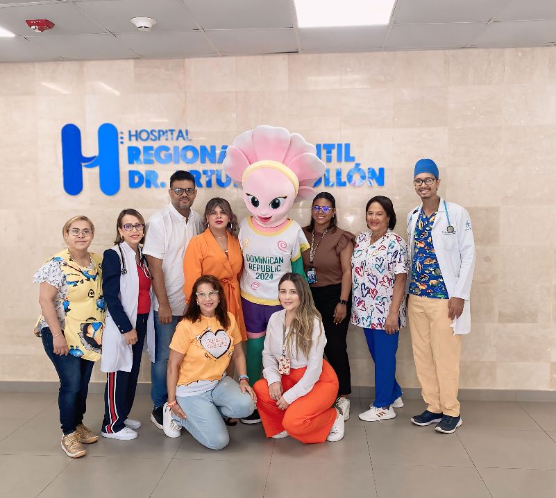 Read more about the article Hospital Pediátrico Arturo Grullón recibe con alegría a Taní, la mascota del Mundial Femenino Sub-17