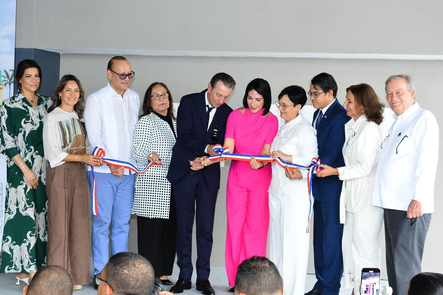 Read more about the article Hospital Arturo Grullón inauguran moderna Central de Esterilización Quirúrgica, se equipa de una nueva  ambulancia y da inicio hogar de acopio a familiares de pacientes