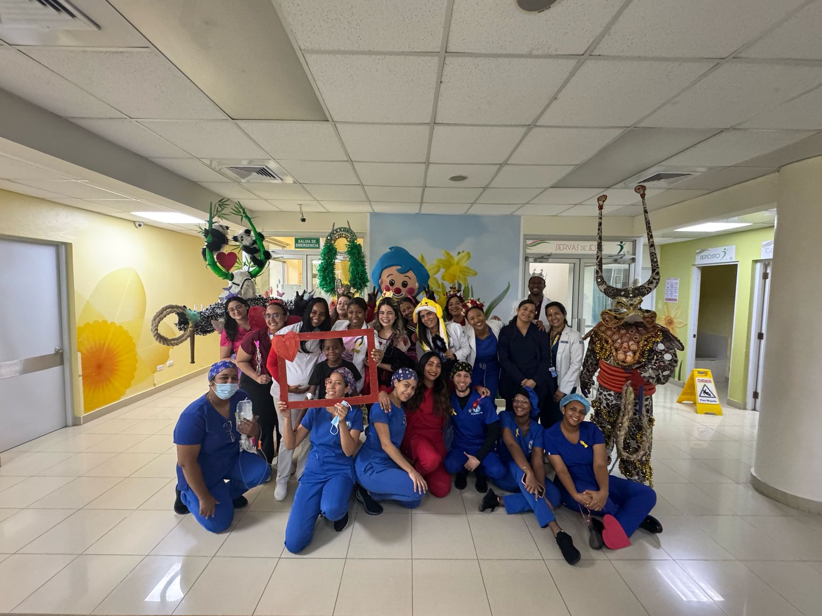 You are currently viewing Hospital Infantil Arturo Grullón llena de alegría a pacientes con celebración de Carnaval