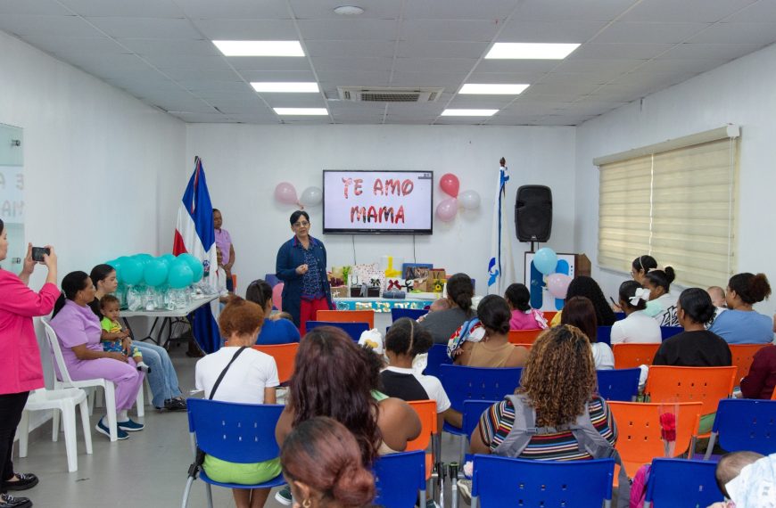 Hospital Infantil Dr. Aturo Grull&oacute;n reconoce a madres de la Unidad Mam&aacute; Canguro