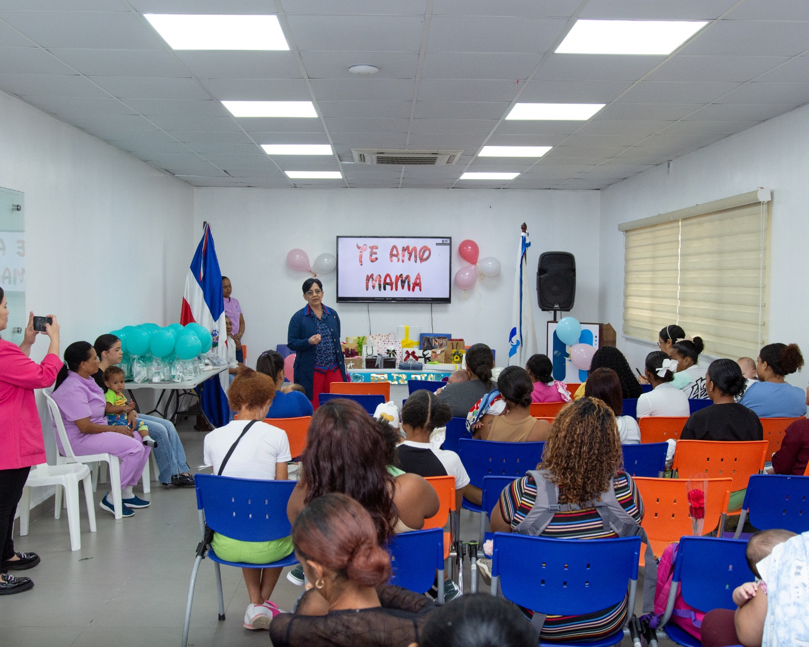 Read more about the article Hospital Infantil Dr. Aturo Grullón reconoce a madres de la Unidad Mamá Canguro