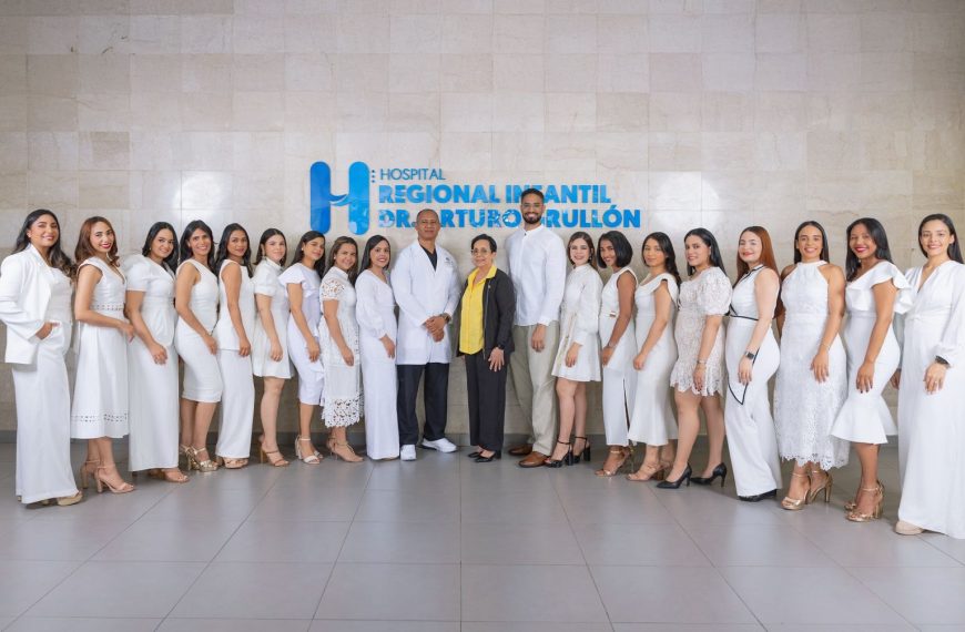 La Dra. Alicia Rivas, Directora del Hospital Pediátrico, destacó la importancia de esta jornada de vacunación. "Como institución, estamos comprometidos con la seguridad y el bienestar de nuestros servidores públicos en pro de la salud, siendo la vacunación una medida crucial para protegernos", enfatizó.