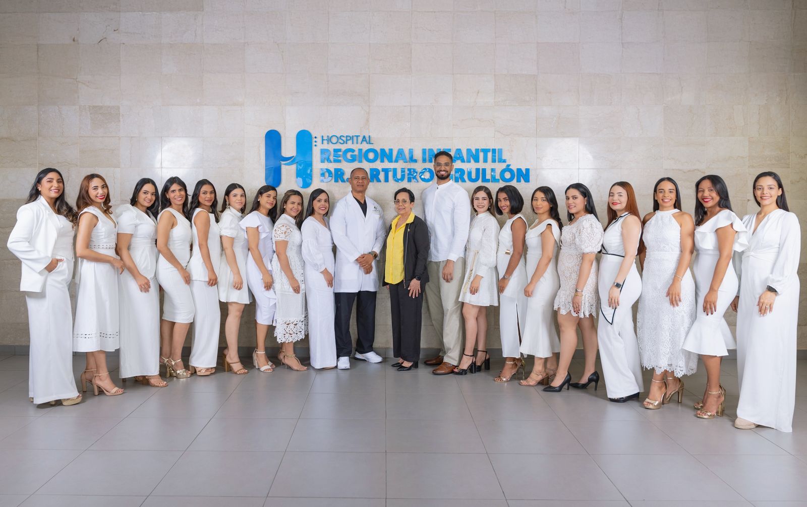 Read more about the article Hospital Infantil Dr. Arturo Grullón celebra acto de graduación y promoción en Pediatría y Cardiología Pediátrica