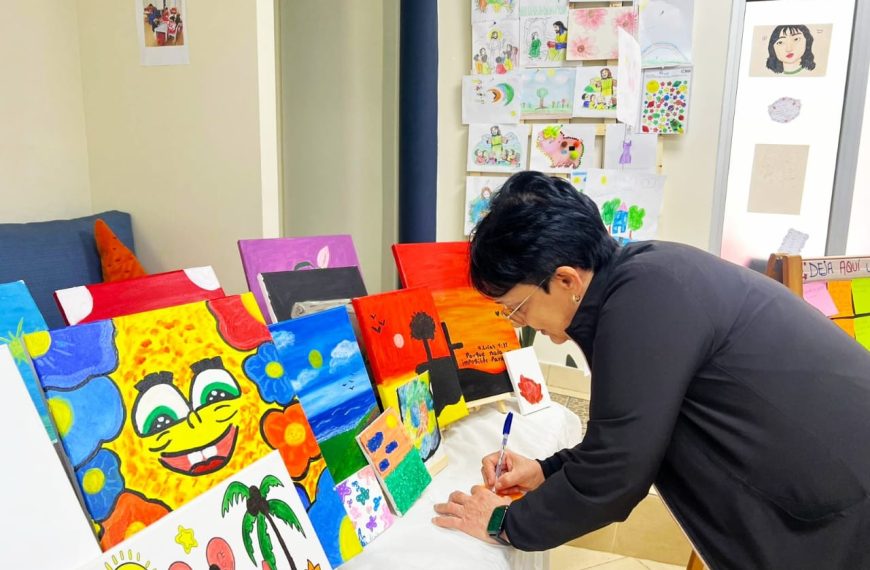 Hospital Dr. Arturo Grull&oacute;n inaugura galer&iacute;a de arteterapia con obras creadas por pacientes pedi&aacute;tricos