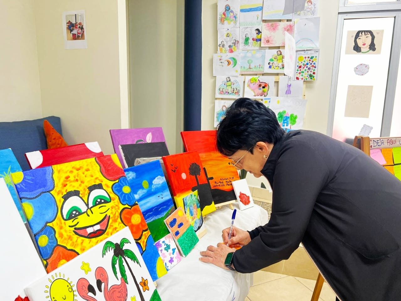 You are currently viewing Hospital Dr. Arturo Grullón inaugura galería de arteterapia con obras creadas por pacientes pediátricos