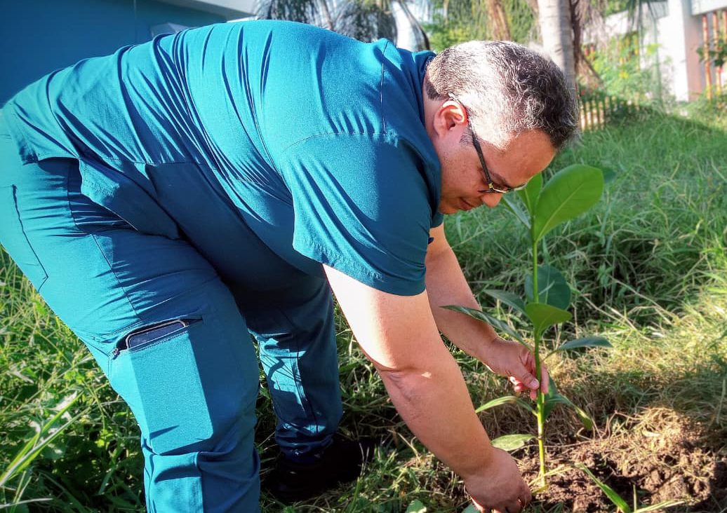 You are currently viewing Jornada ambiental de reforestación en el Hospital Infantil Dr. Arturo Grullón: “Sembrando vida, protegemos la salud”